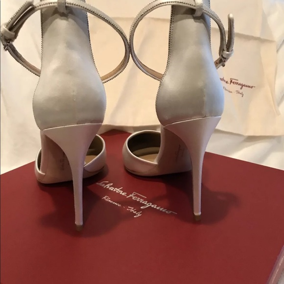 ⚡️SUPER SALE⚡️Salvatore Ferragamo Pumps MSRP $1075 - Picture 5 of 8